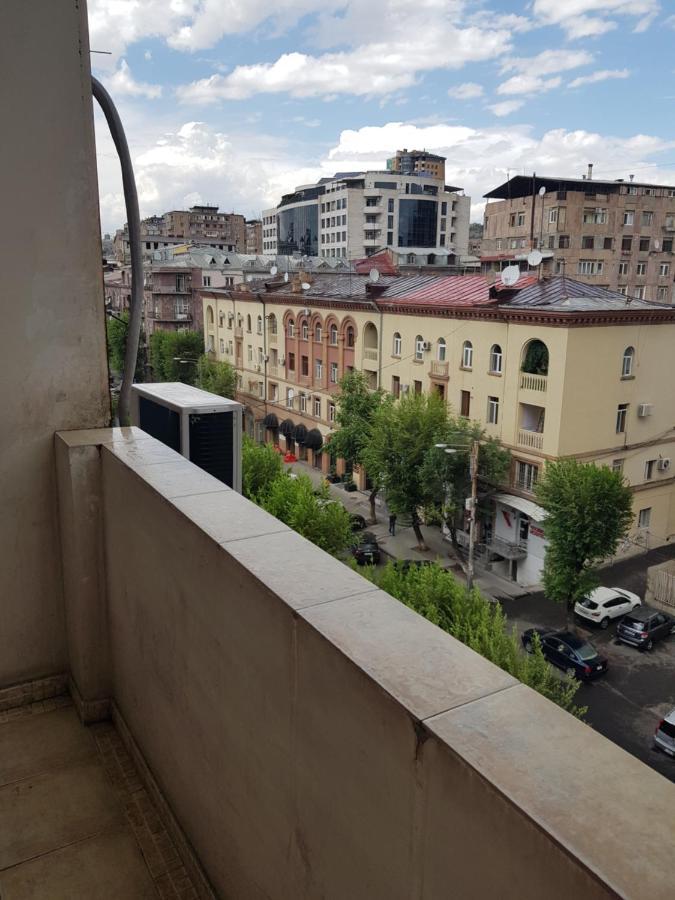 Apartment-14 In The Center Of Erevan Exterior foto
